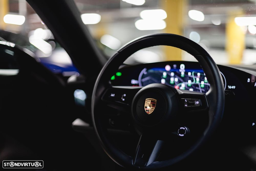 Porsche Taycan Sport Turismo - 24