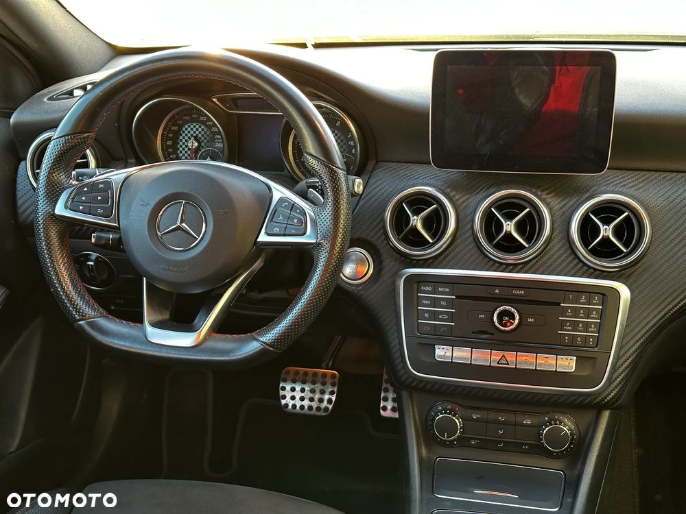 Mercedes-Benz Klasa A 180 7G-DCT AMG Line - 13