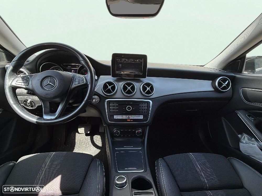 Mercedes-Benz CLA 200 - 6