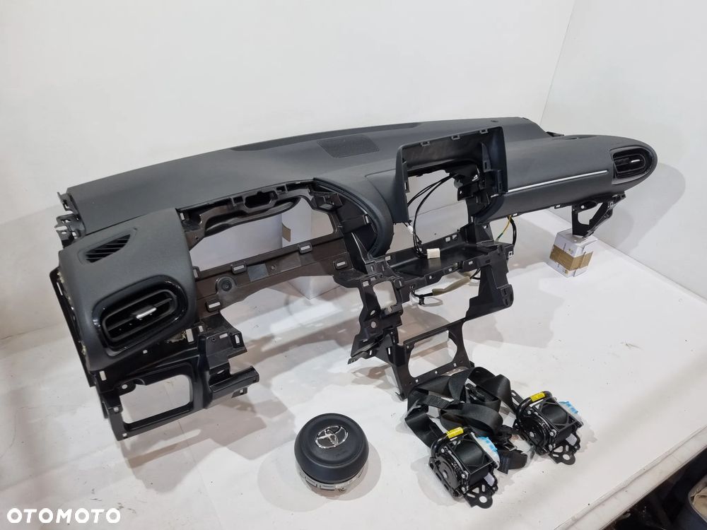 TOYOTA YARIS IV KONSOLA DESKA ROZDZIELCZA KOKPIT AIRBAG KOMPLET ORYGINAŁ EUROPA - 3