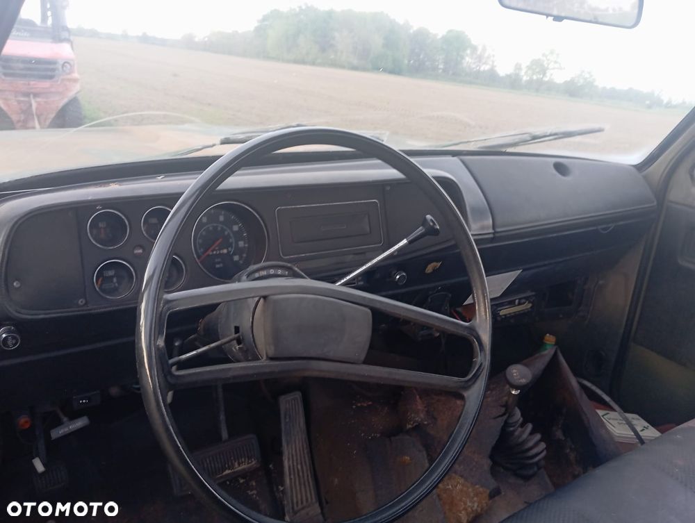 Dodge D100 - 10