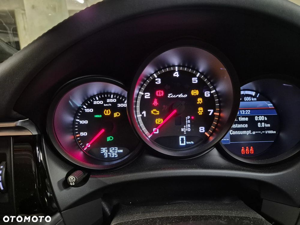Porsche Macan Turbo - 16