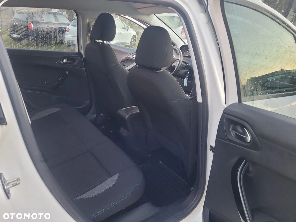 Peugeot 2008 PureTech 82 Signature - 10