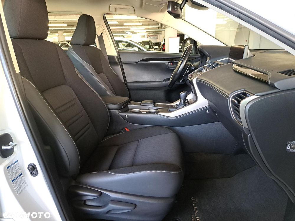 Lexus NX 300h Business Edition AWD - 15