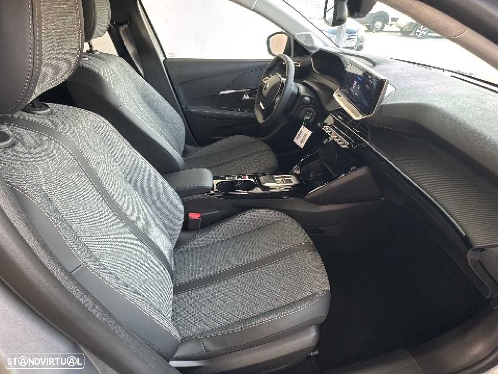 Peugeot 208 - 14