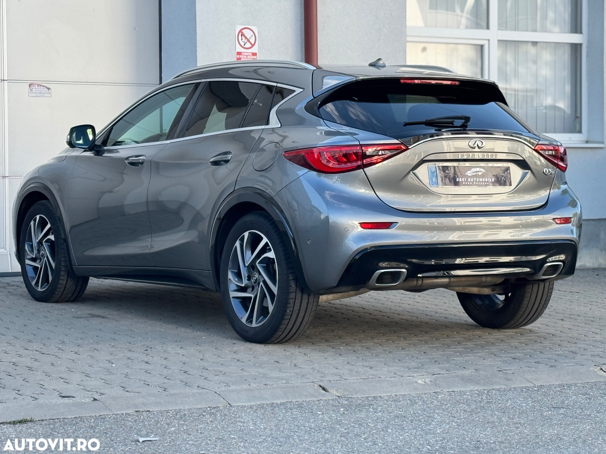 Infiniti Q30 1.5d Premium Tech - 12