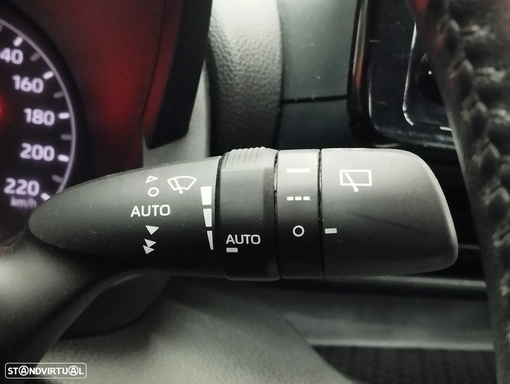 Toyota Yaris 1.5 HDF Comfort Plus - 20