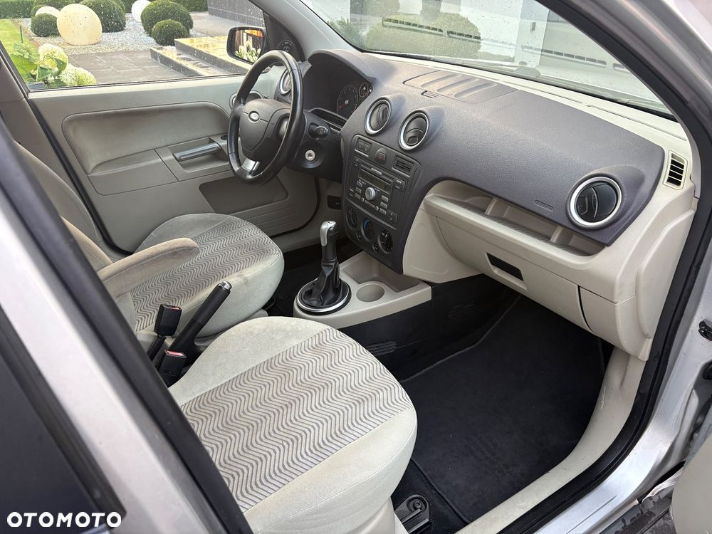 Ford Fusion - 12
