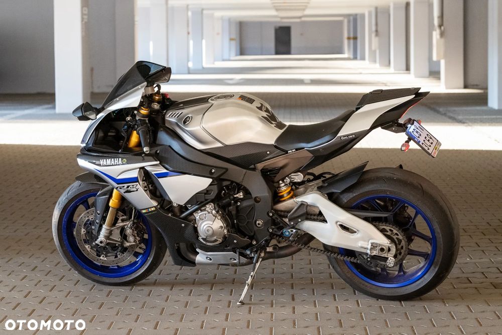 Yamaha YZF - 4
