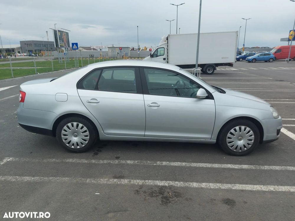 Volkswagen Jetta 1.6 Comfortline - 4