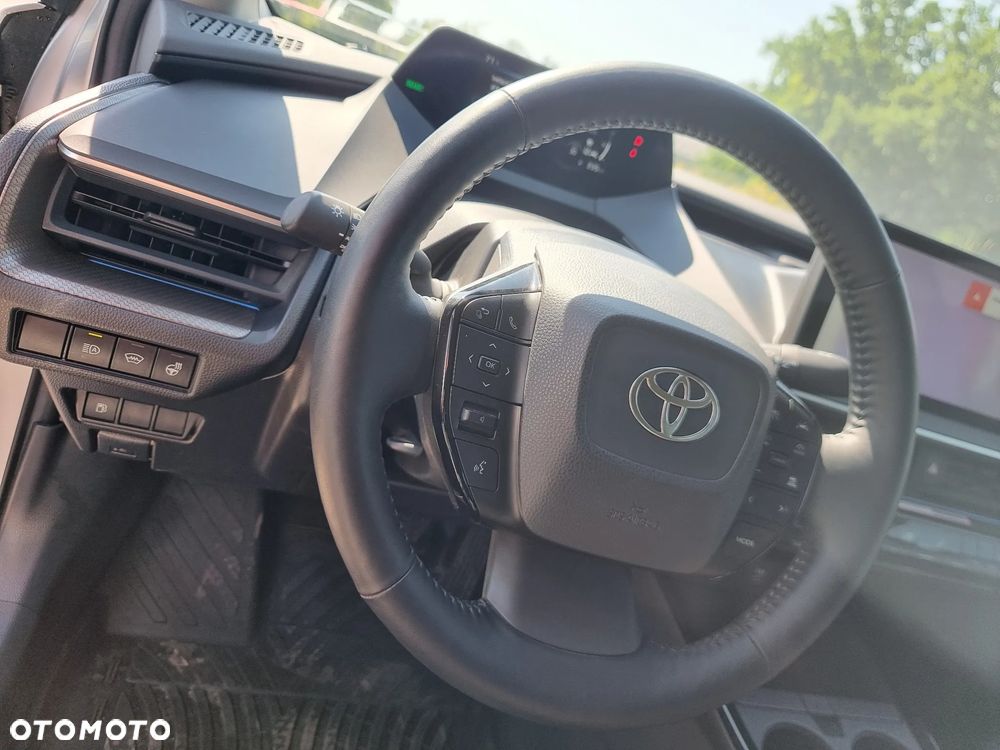 Toyota Prius Hybrid Advanced - 11