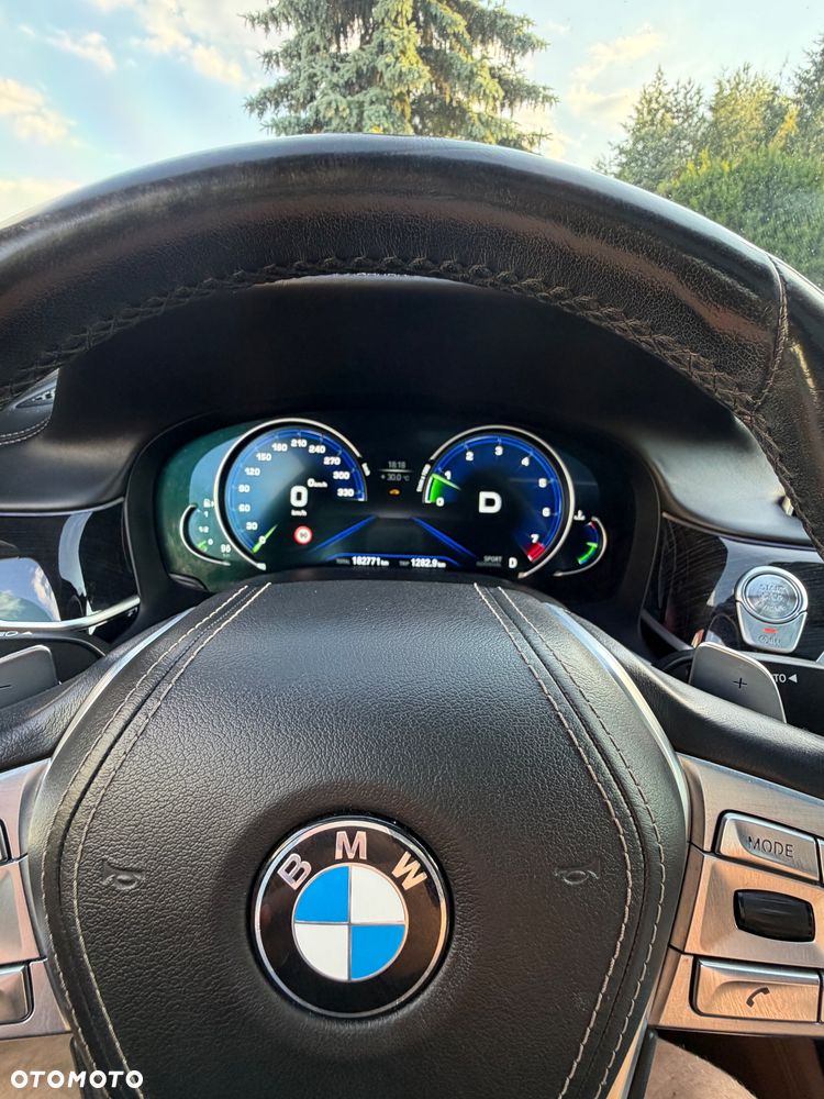 BMW Seria 7 750i xDrive - 15