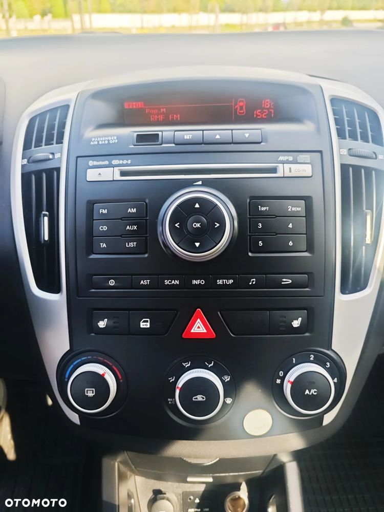 Kia Ceed Cee'd 1.6 Crdi Comfort + - 24