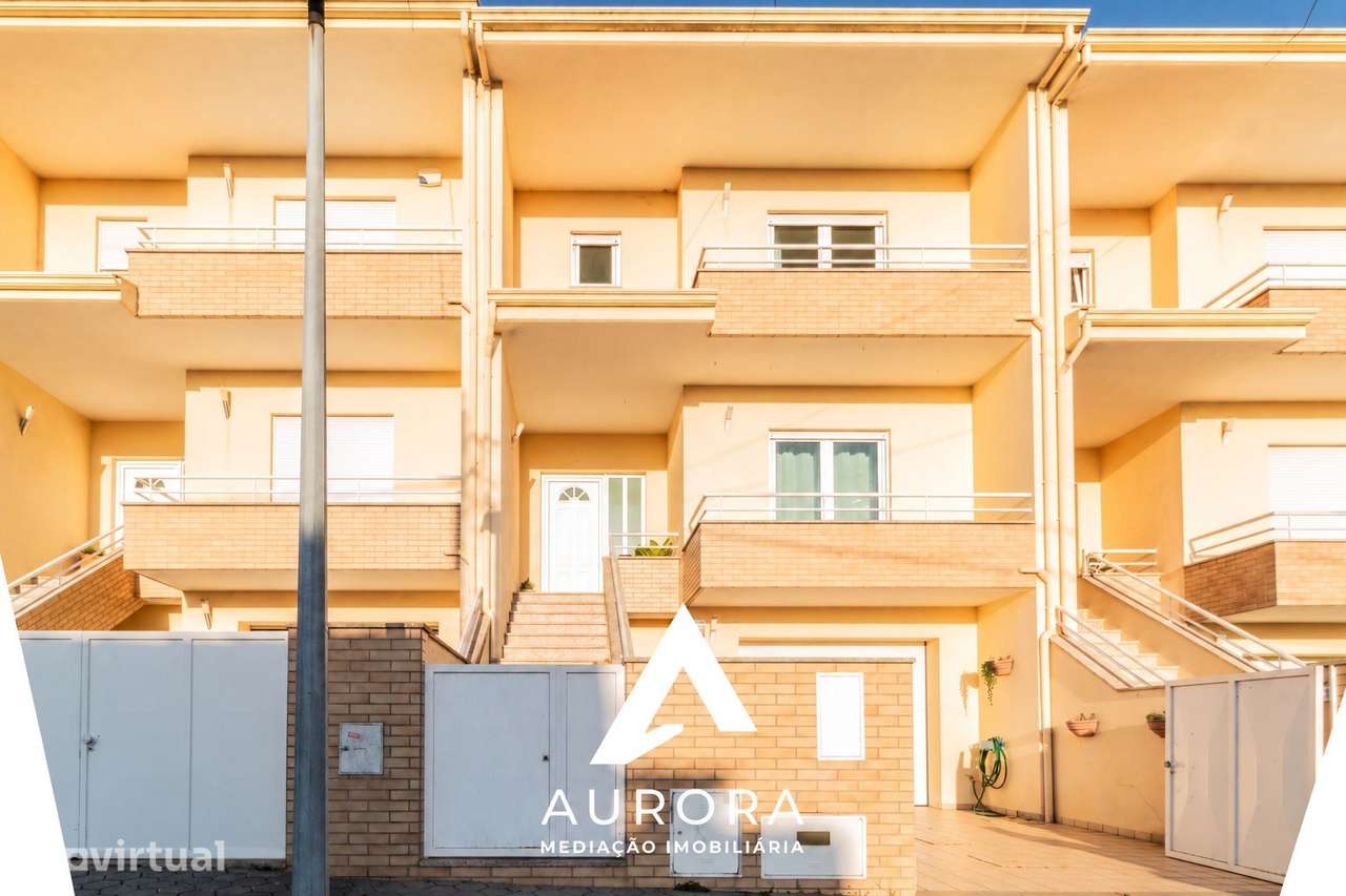 Moradia T3 em Lobão | Áreas amplas, terraço e garagem para três viatur - Grande imagem: 4/25