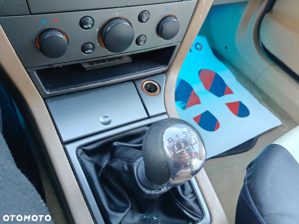 Opel Vectra 1.8 GL Young - 23