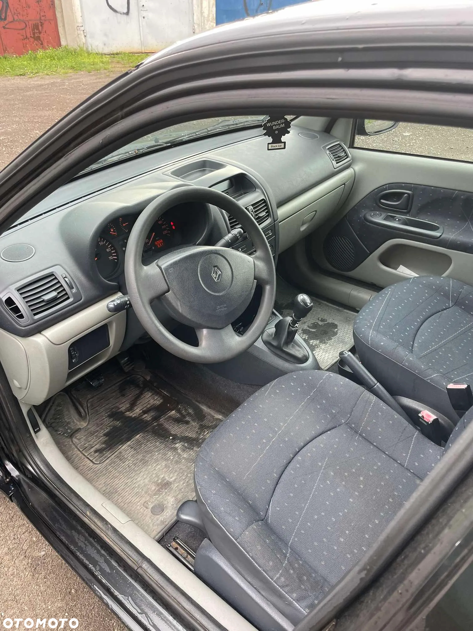 Renault Clio - 11
