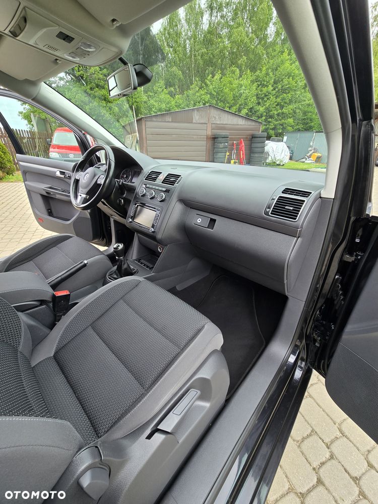 Volkswagen Touran 2.0 TDI DPF BlueMotion Technology Highline - 16
