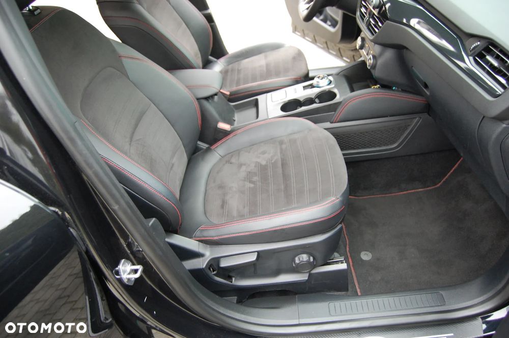 Ford Kuga 2.0 EcoBlue 4x4 ST-LINE X - 31