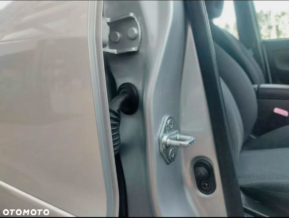 Toyota RAV4 2.0 D-4D Sol - 13