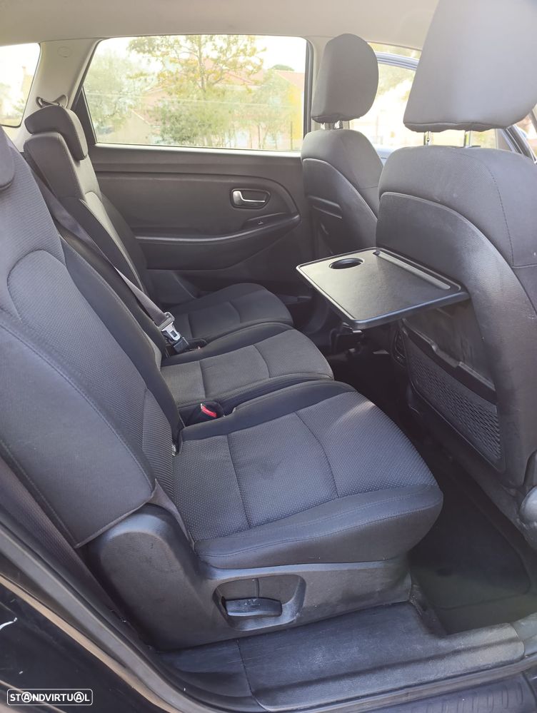 Kia Carens 1.7 CRDi ISG TX - 27