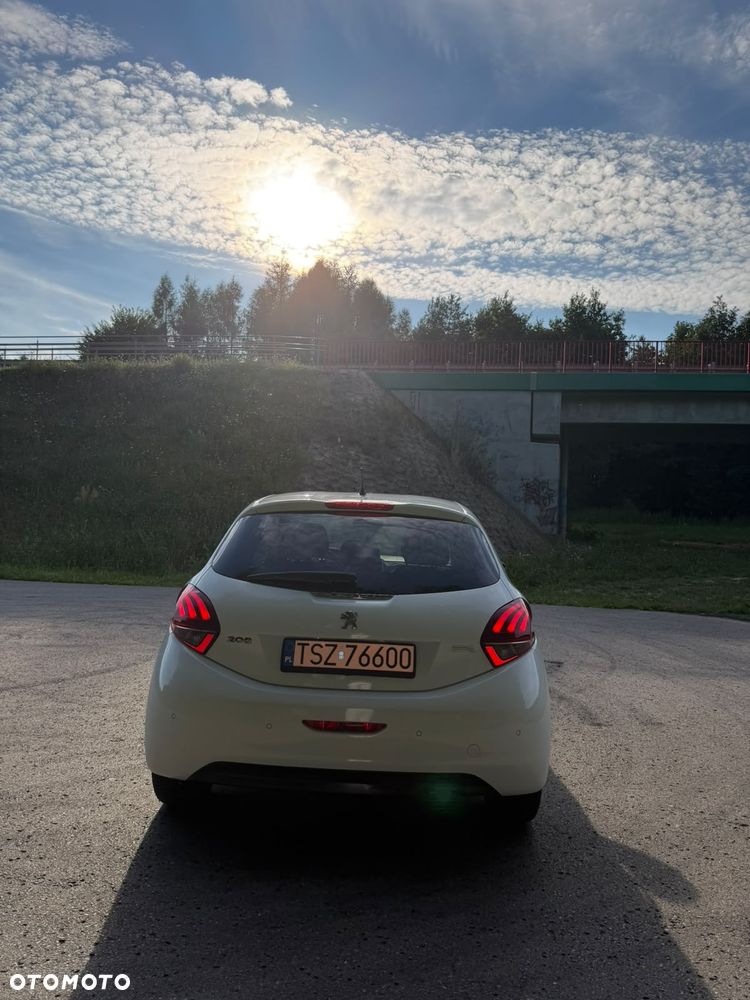 Peugeot 208 1.2 PureTech GPF Signature S&S - 7