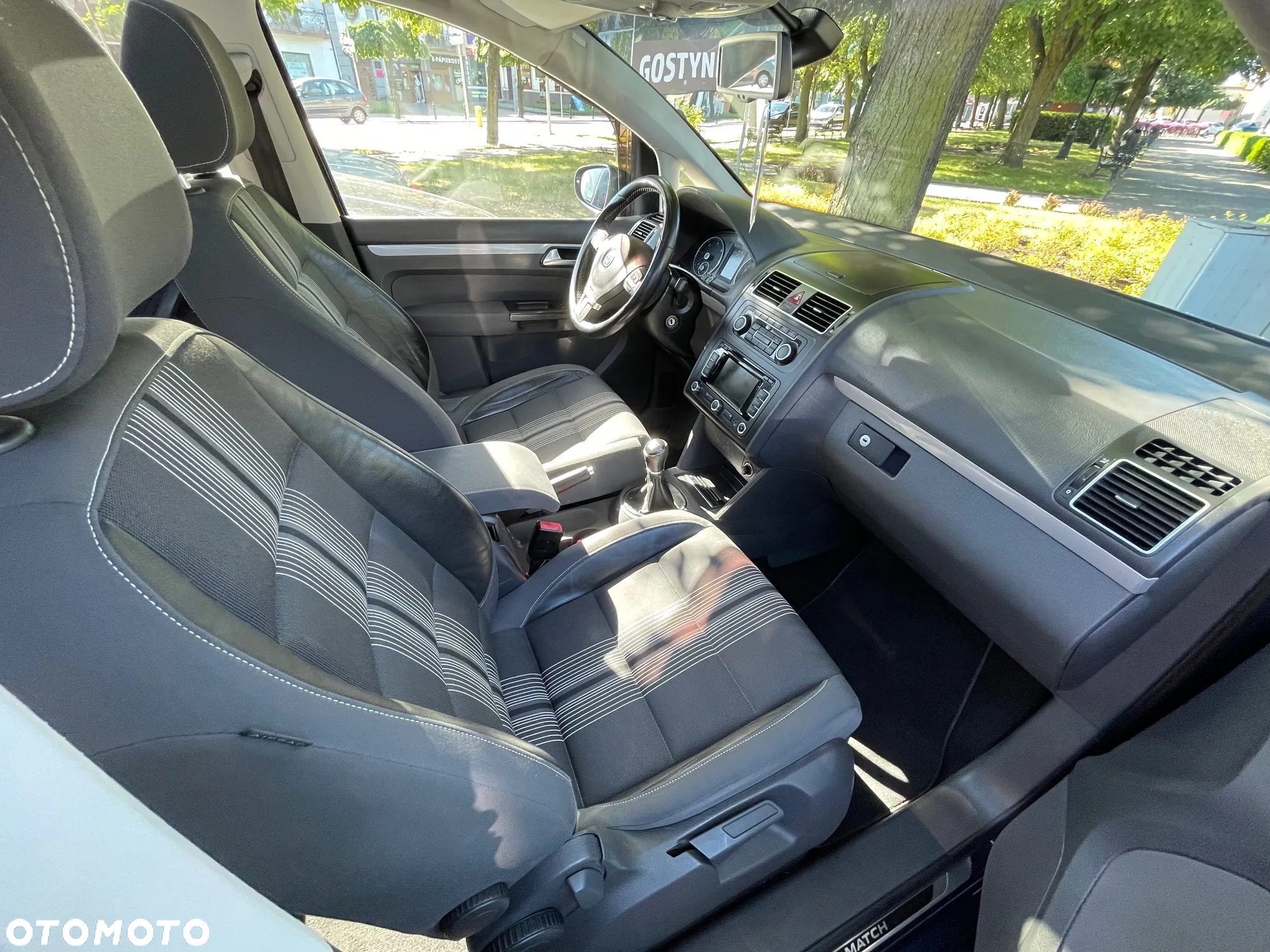 Volkswagen Touran - 11