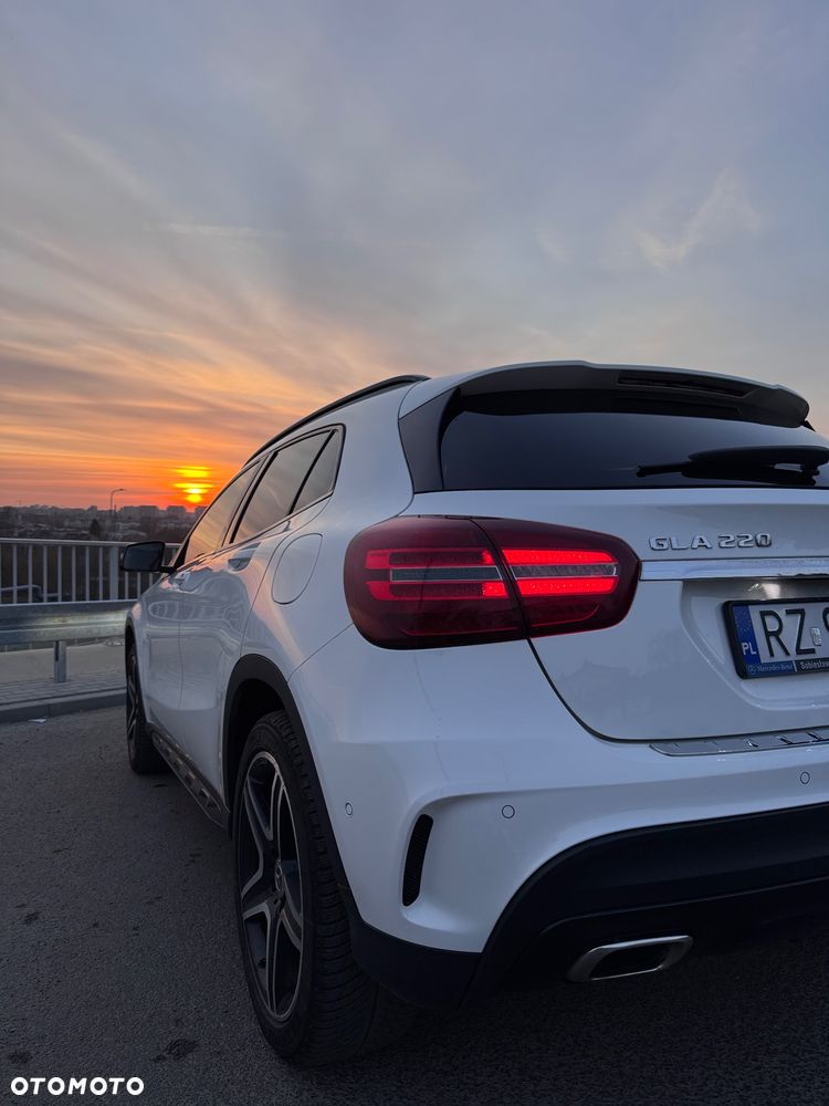 Mercedes-Benz GLA 220 4-Matic AMG Line - 3