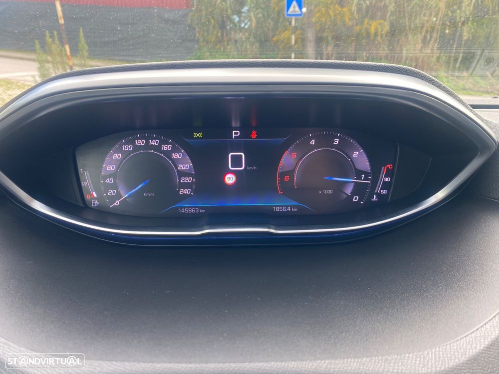 Peugeot 5008 1.5 BlueHDi Allure Pack EAT8 - 34