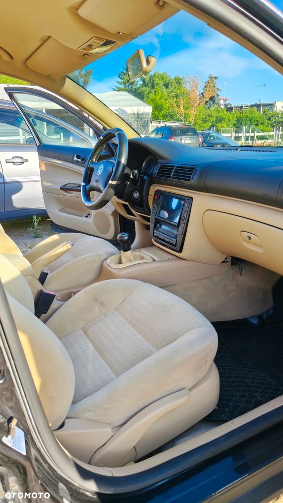 Volkswagen Passat 1.9 TDI Comfortline - 11