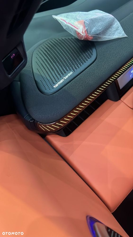 Lynk & Co 900 - 12
