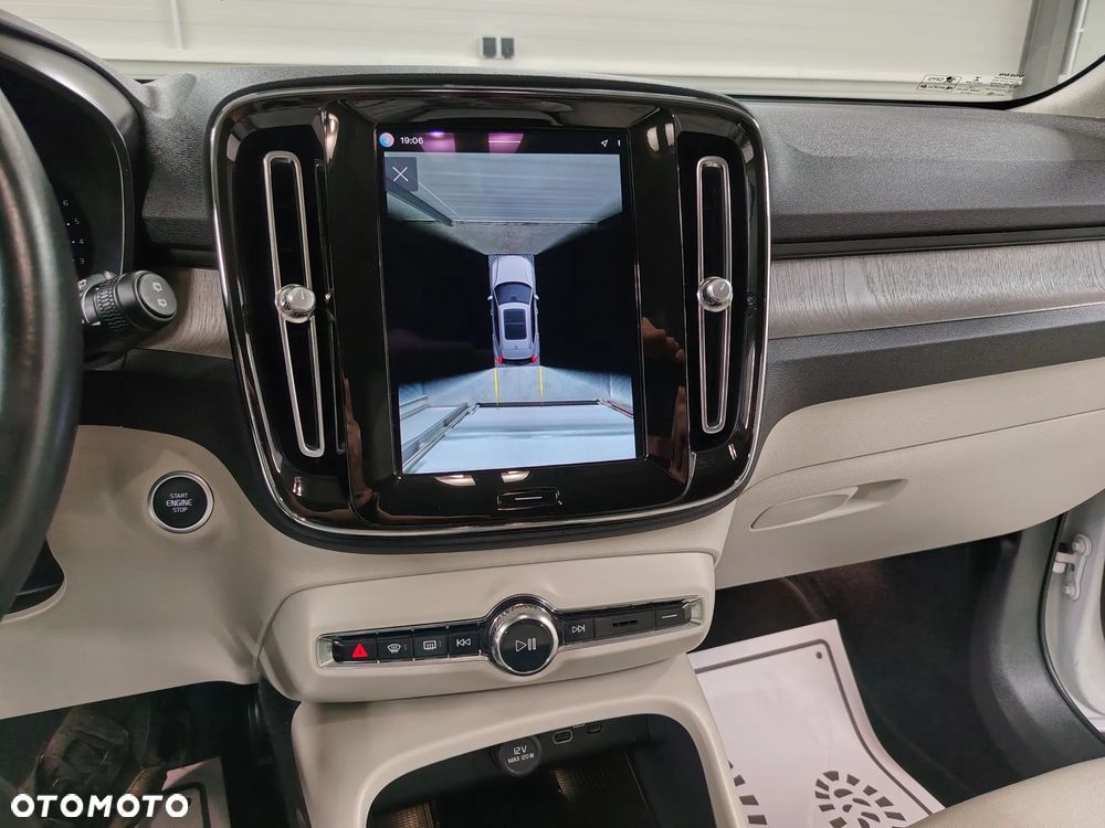 Volvo XC 40 B3 Ultimate Dark - 32