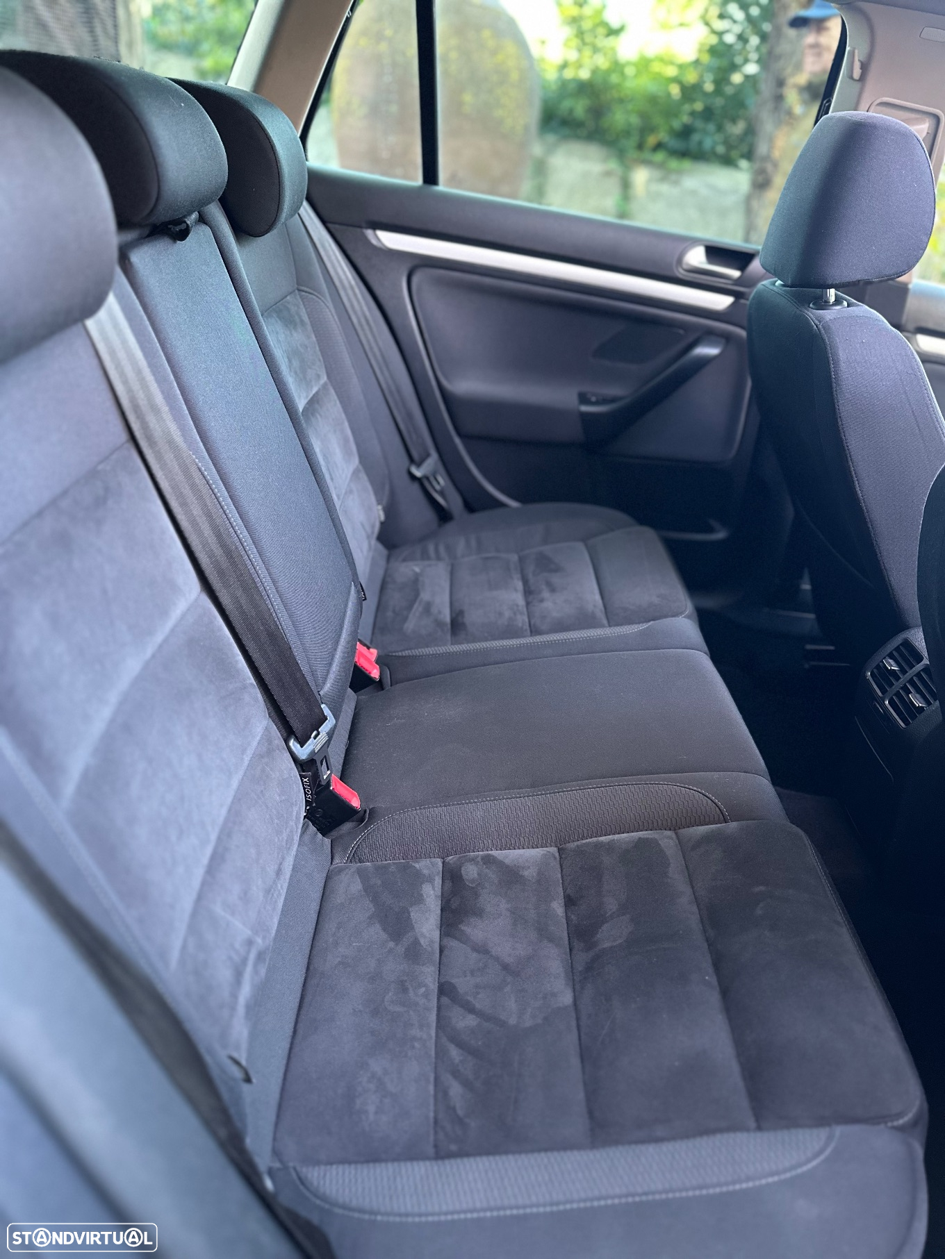 VW Golf 2.0 TDi BlueMotion Confortline DSG - 24