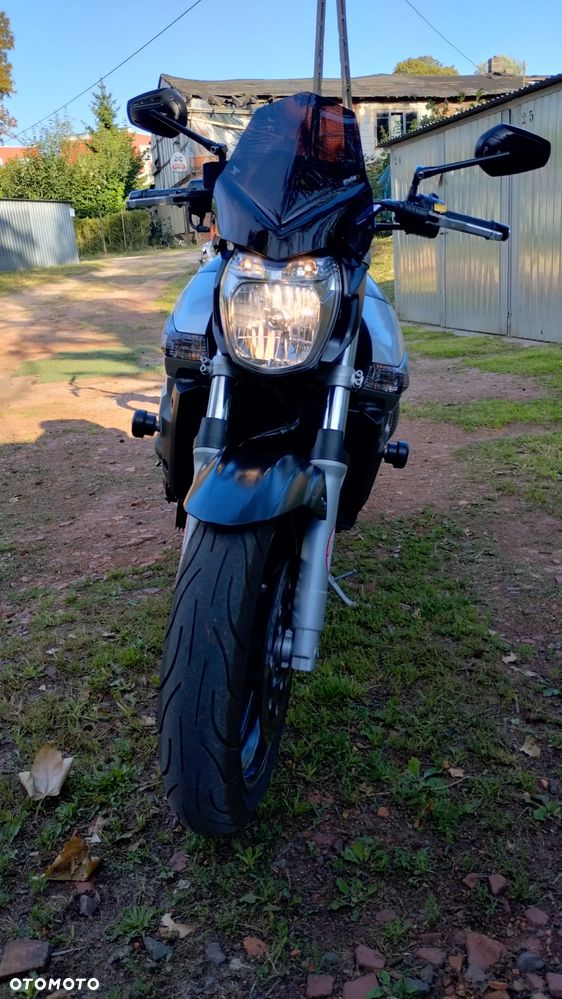 Suzuki GSR - 6