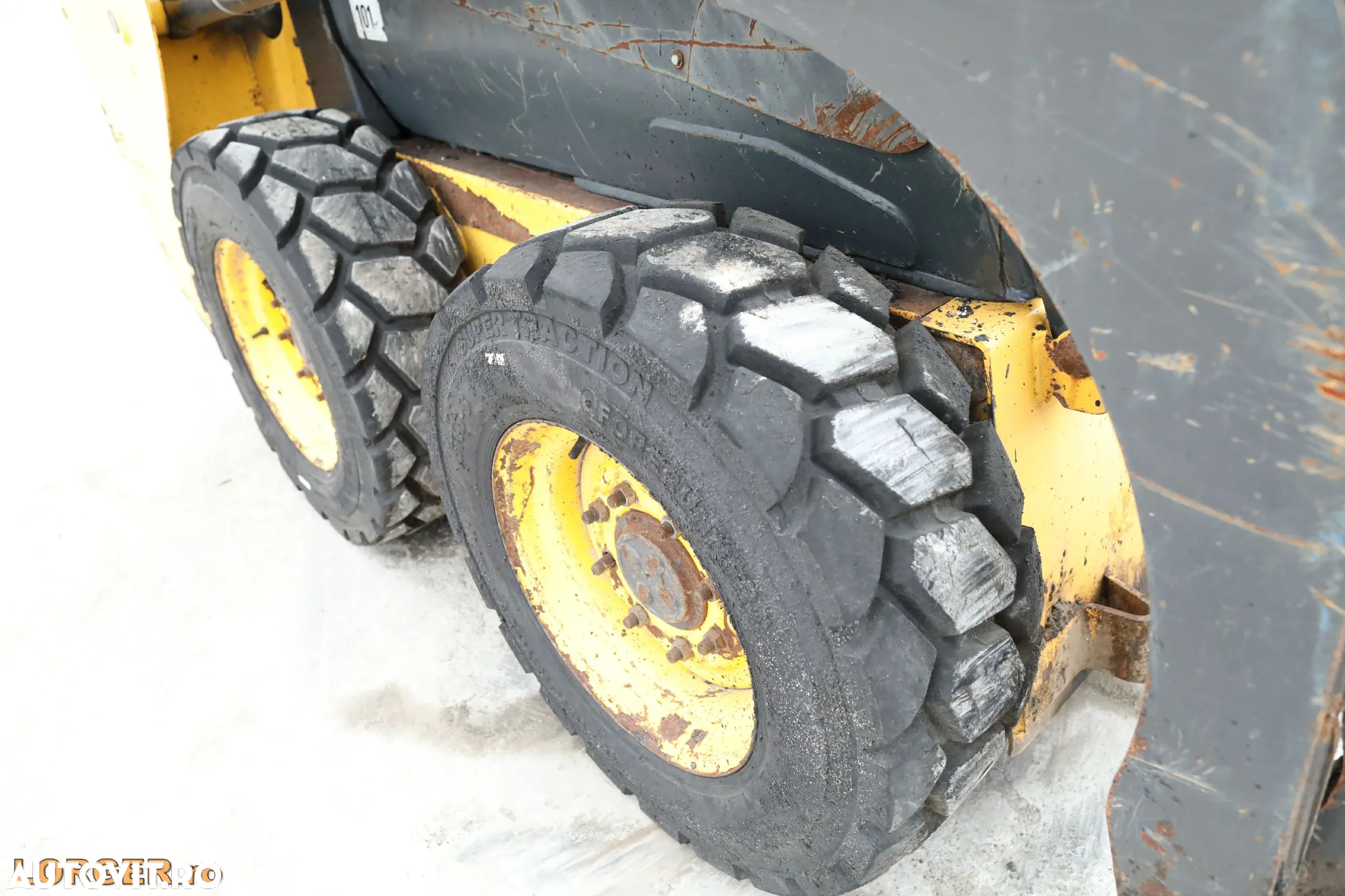 New Holland L215 - 7