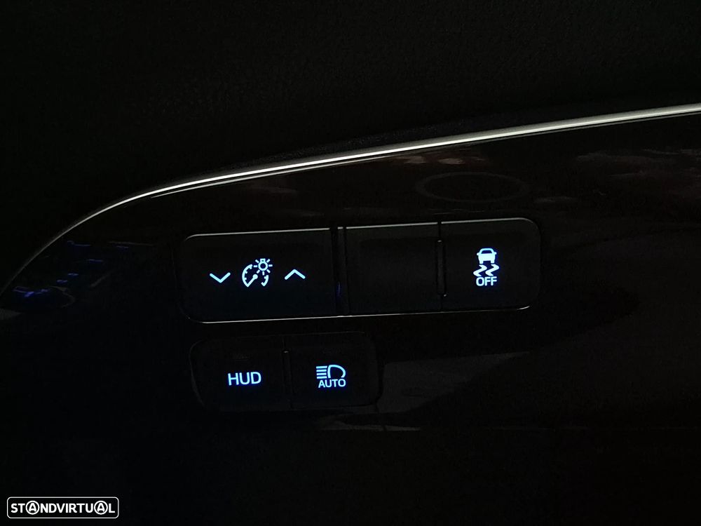 Toyota Prius 1.8 Luxury Pele - 32