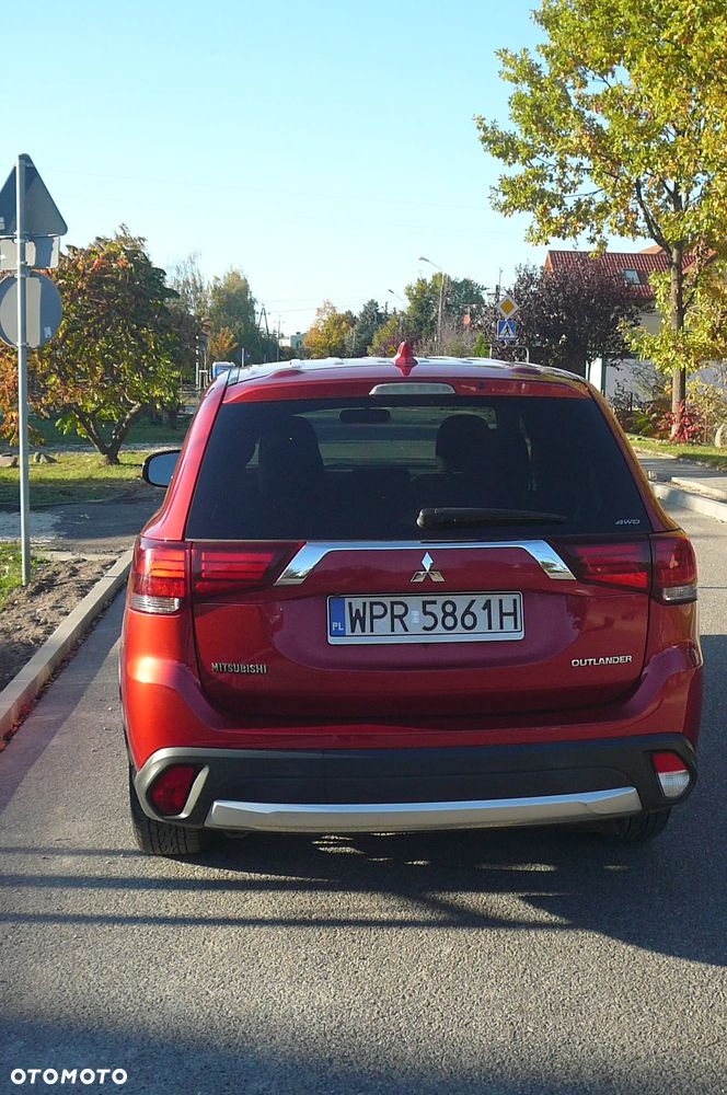 Mitsubishi Outlander 2.4 4WD CVT Instyle - 3