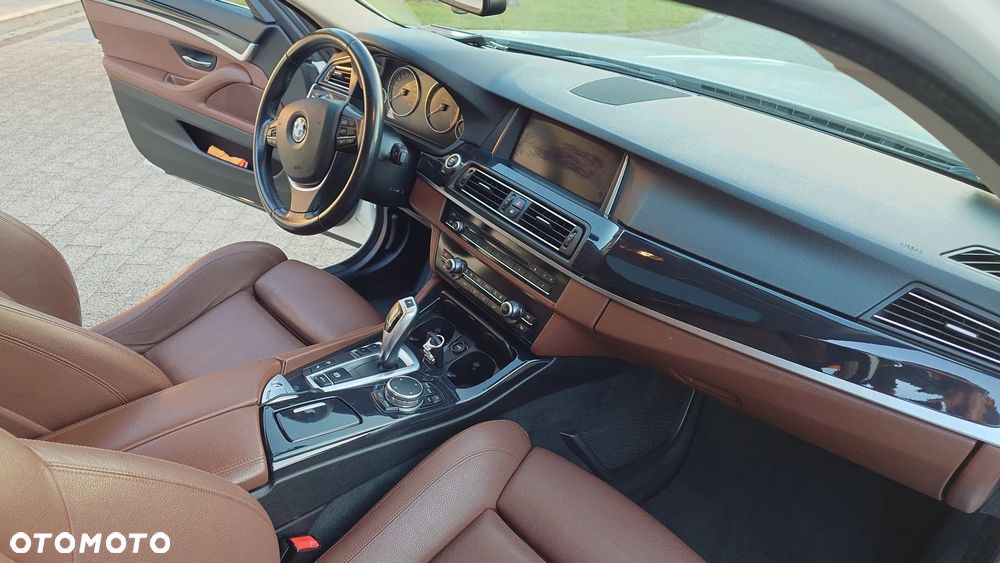 BMW Seria 5 530d xDrive - 13