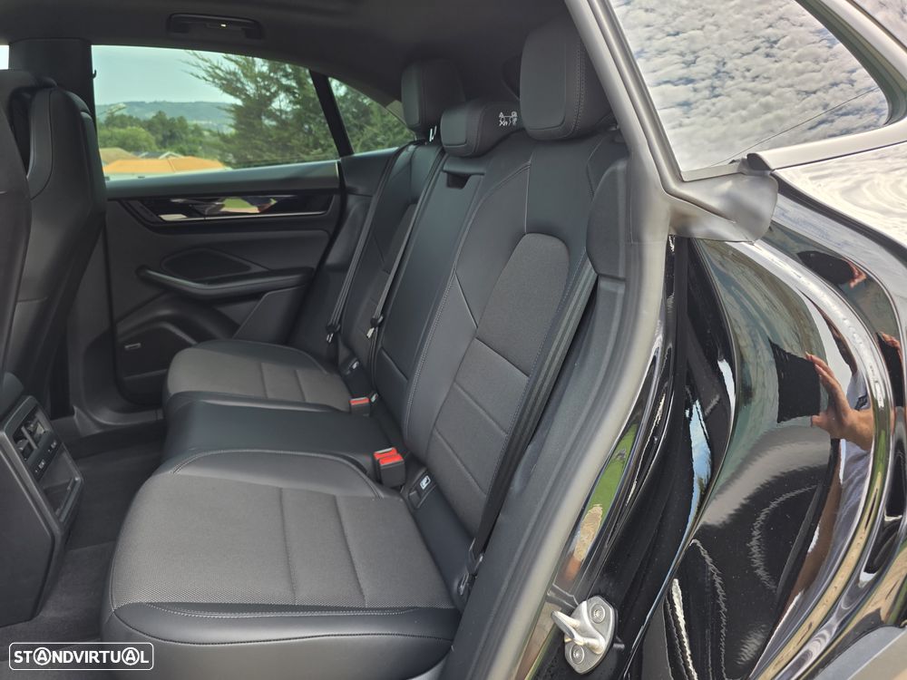 Porsche Macan Electric 4 - 15