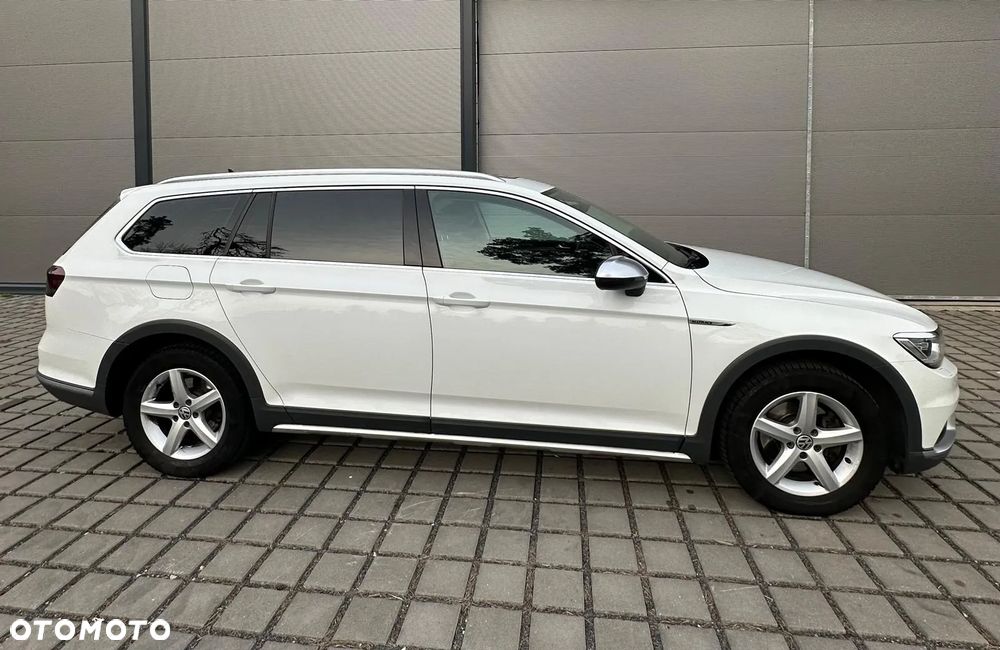 Volkswagen Passat 2.0 TDI SCR 4Mot DSG Comfortline - 4