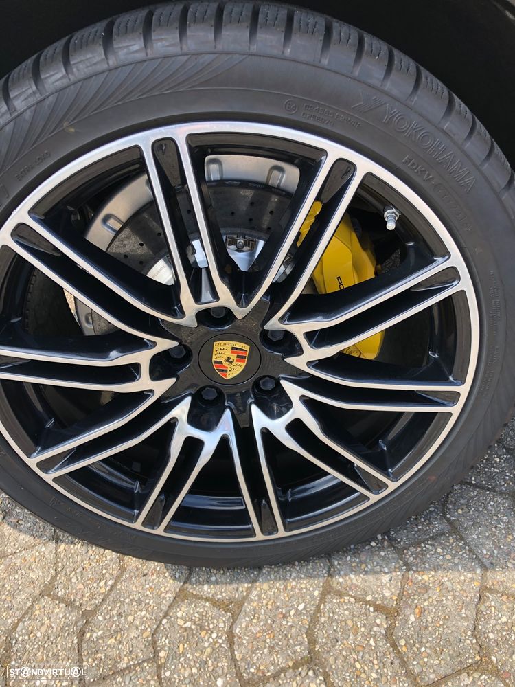 Porsche Cayenne Turbo S - 20