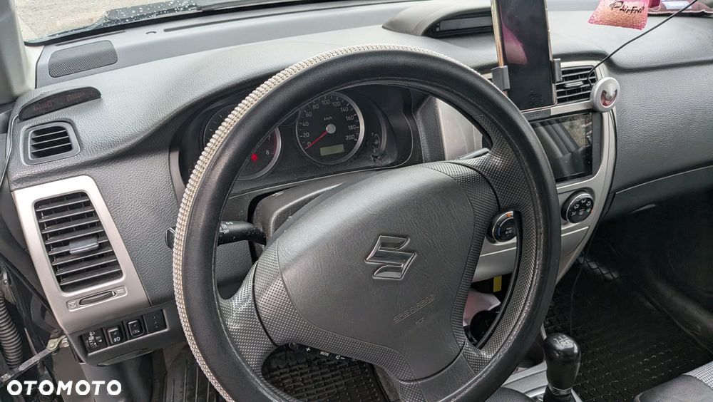 Suzuki Liana 1.6 - 5