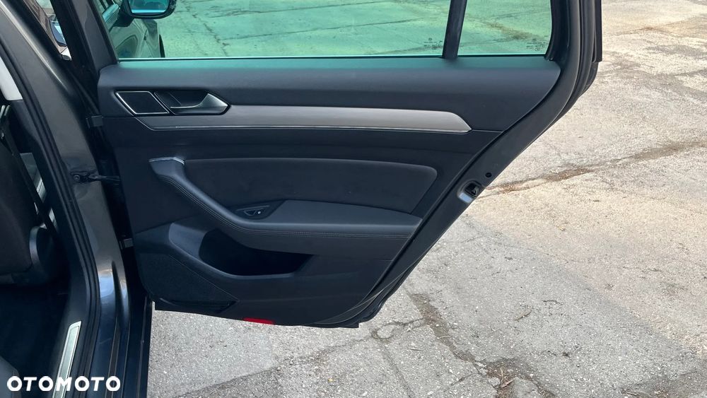 Volkswagen Passat 2.0 TDI SCR 4Motion DDG Highline - 18