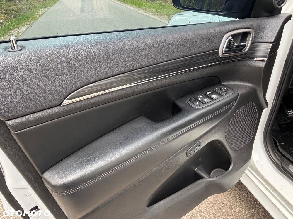 Jeep Grand Cherokee - 18