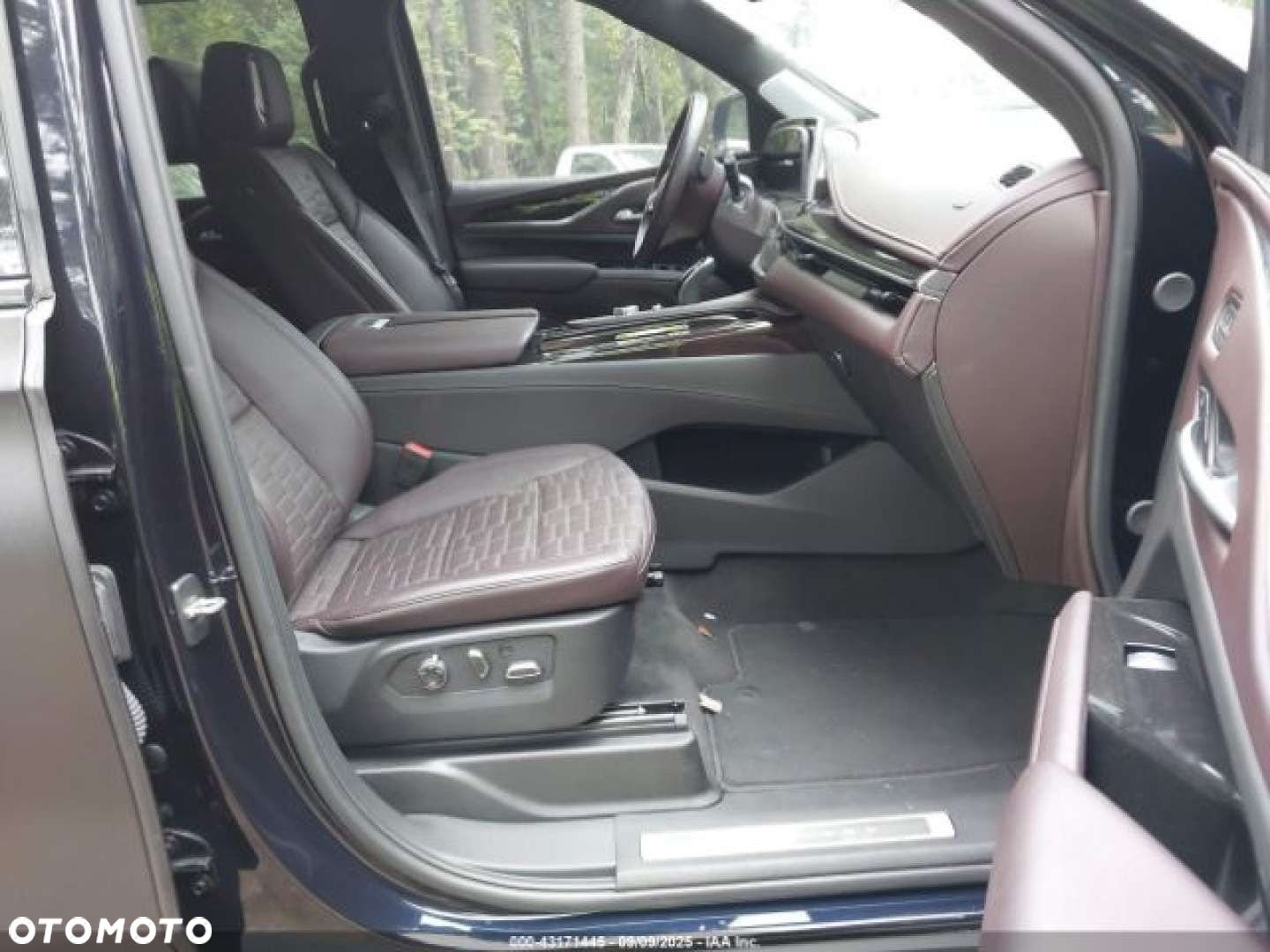 Cadillac Escalade - 10
