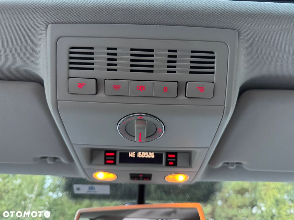 Volkswagen Multivan - 17