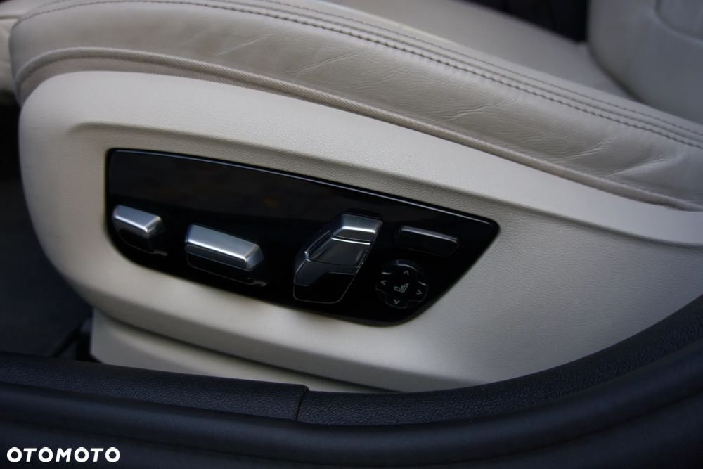 BMW Seria 5 530i xDrive mHEV Luxury Line - 27
