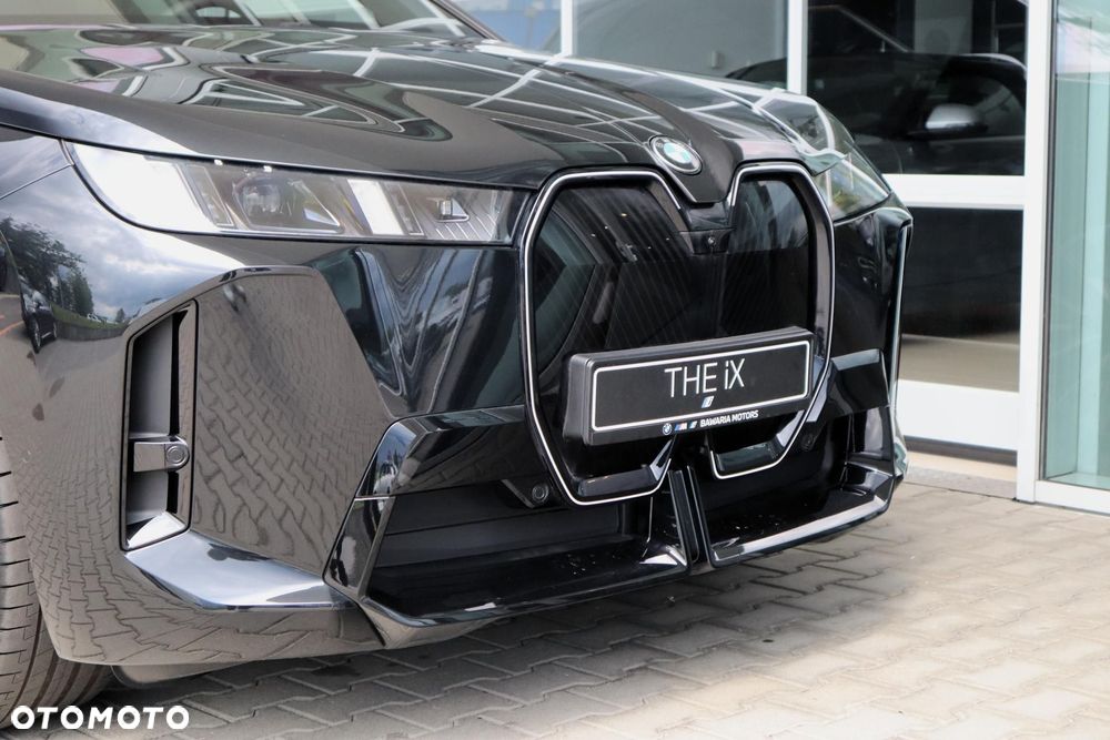 BMW iX - 8