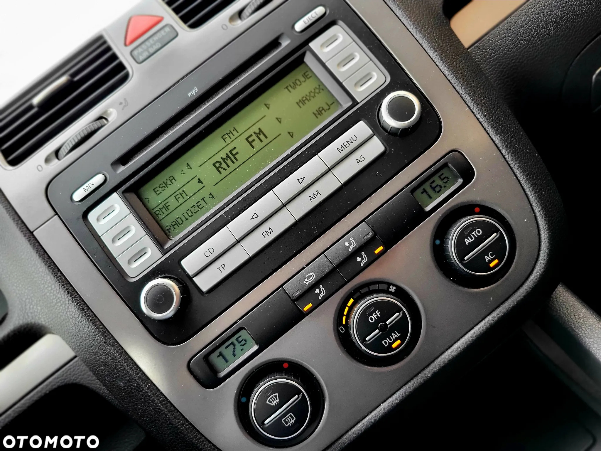 Volkswagen Golf - 32
