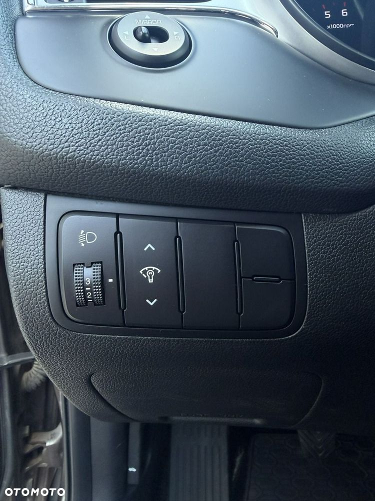 Kia Ceed - 13