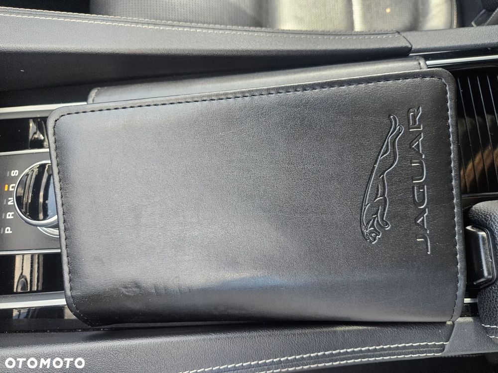 Jaguar F-Pace 2.0 i4D AWD R-Sport - 19